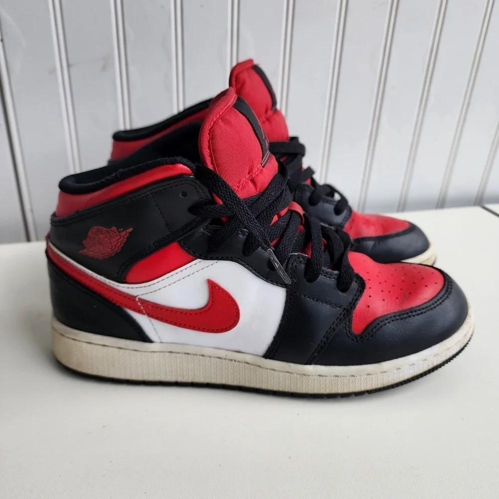 Nike Boys Air Jordan 1 Red 554725-079 Black Basketball Shoes Sneakers Size 6.5Y
